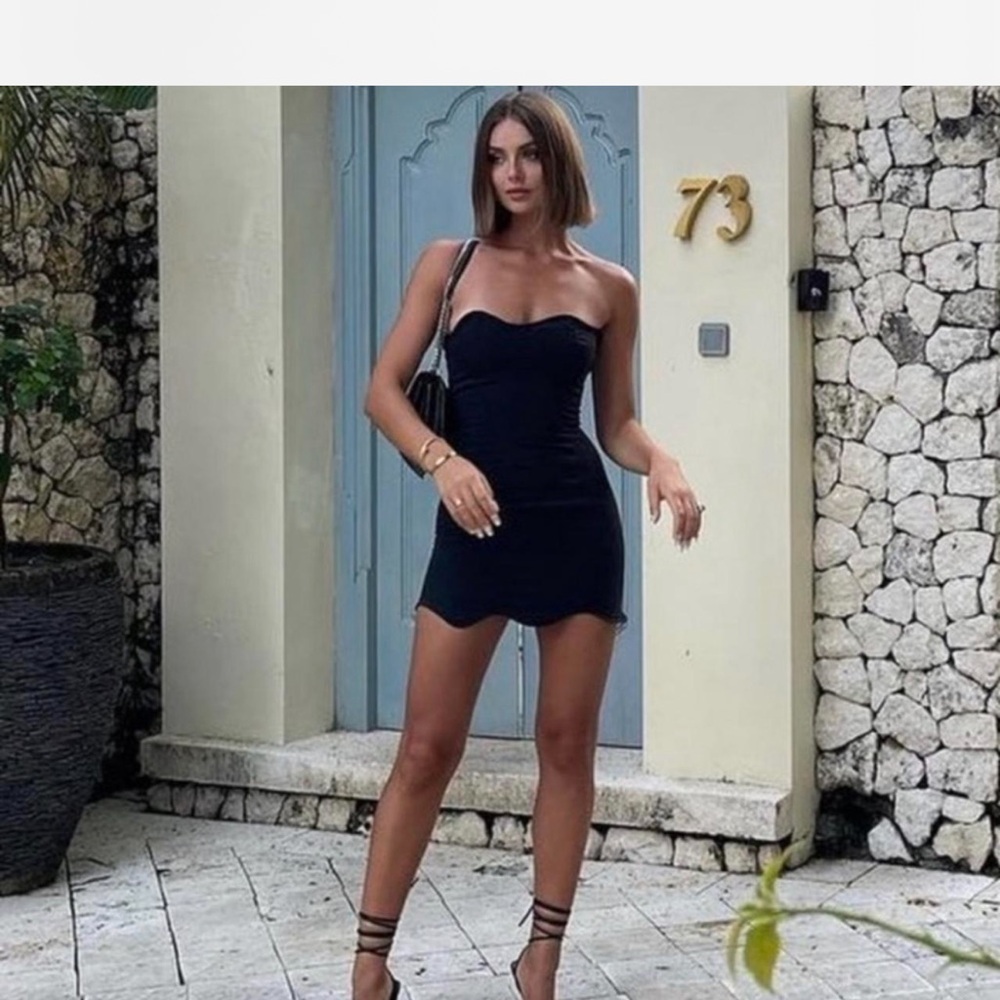 Elegant Black Strapless Mini Dress